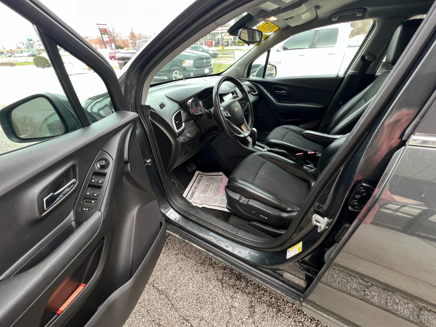 2017 Gray Chevrolet Trax LT AWD (3GNCJPSB2HL) with an 1.4L L4 DOHC 16V engine, 6A transmission, located at 1633 W Kimberly, Davenport, IA, 52806, (563) 323-5341, 41.559456, -90.598732 - Photo#6